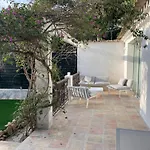 55M2 Charmante Maison Mitoyenne, Jardin, Parking