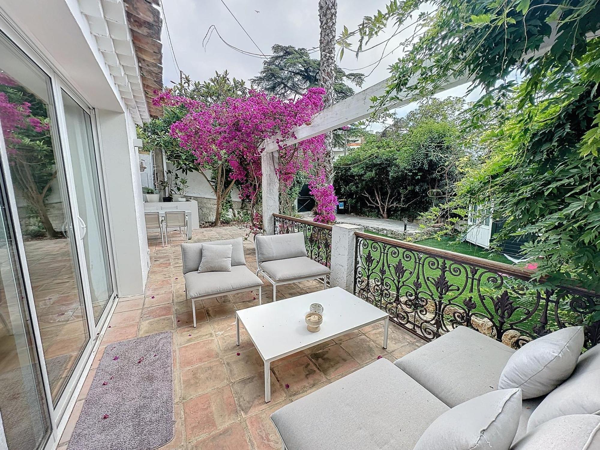 Hébergement de vacances 55m2 Charmante Maison Mitoyenne, Jardin, Parking Cannes