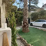 55M2 Charmante Maison Mitoyenne, Jardin, Parking
