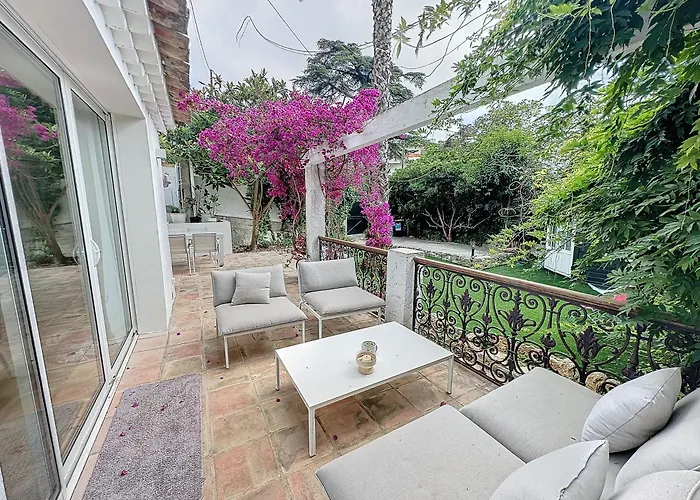 55M2 Charmante Maison Mitoyenne, Jardin, Parking
